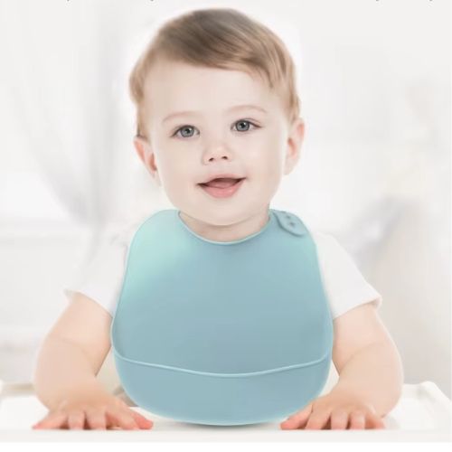 Bavoir-bébé-propre