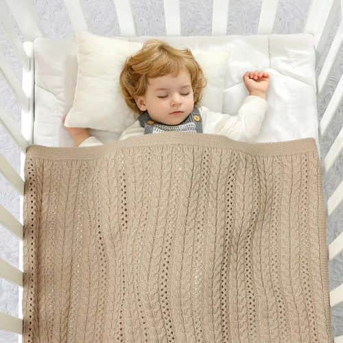 Couverture-bébé-beige-maille