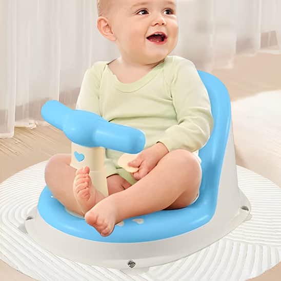 SiÚge-de-bain-pour-bébé-bleu-jouer