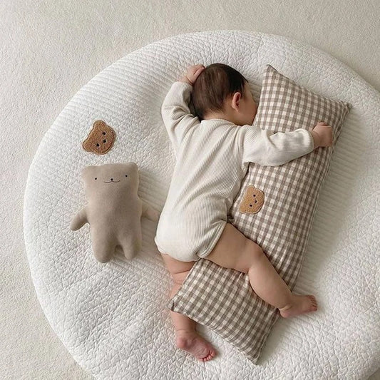 Coussin-bebe-carreaux