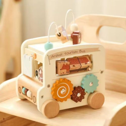 Jouets en bois beige
